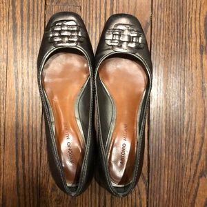 Antonio Melani 9.5 low wedge silver heels